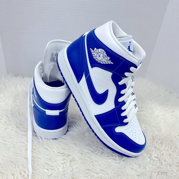 air jordan 1mid hyper royal